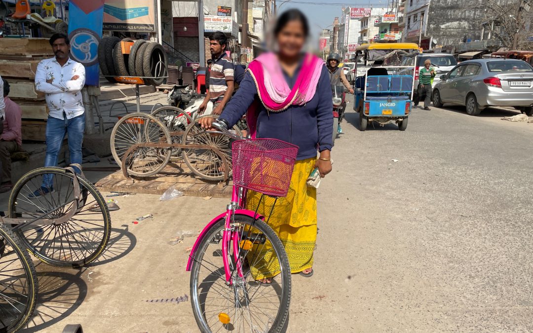Single Mother Of Two School-Going Children Who Works As Cook, Gets A Cycle To Commute To Work