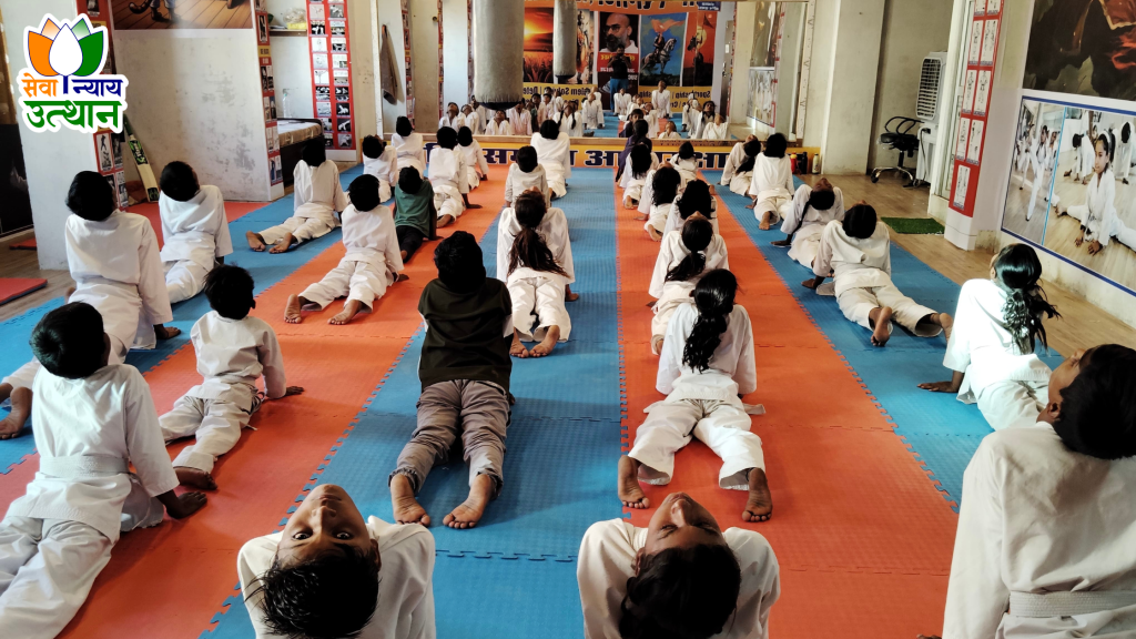 Refugee children training on the newly-installed mats